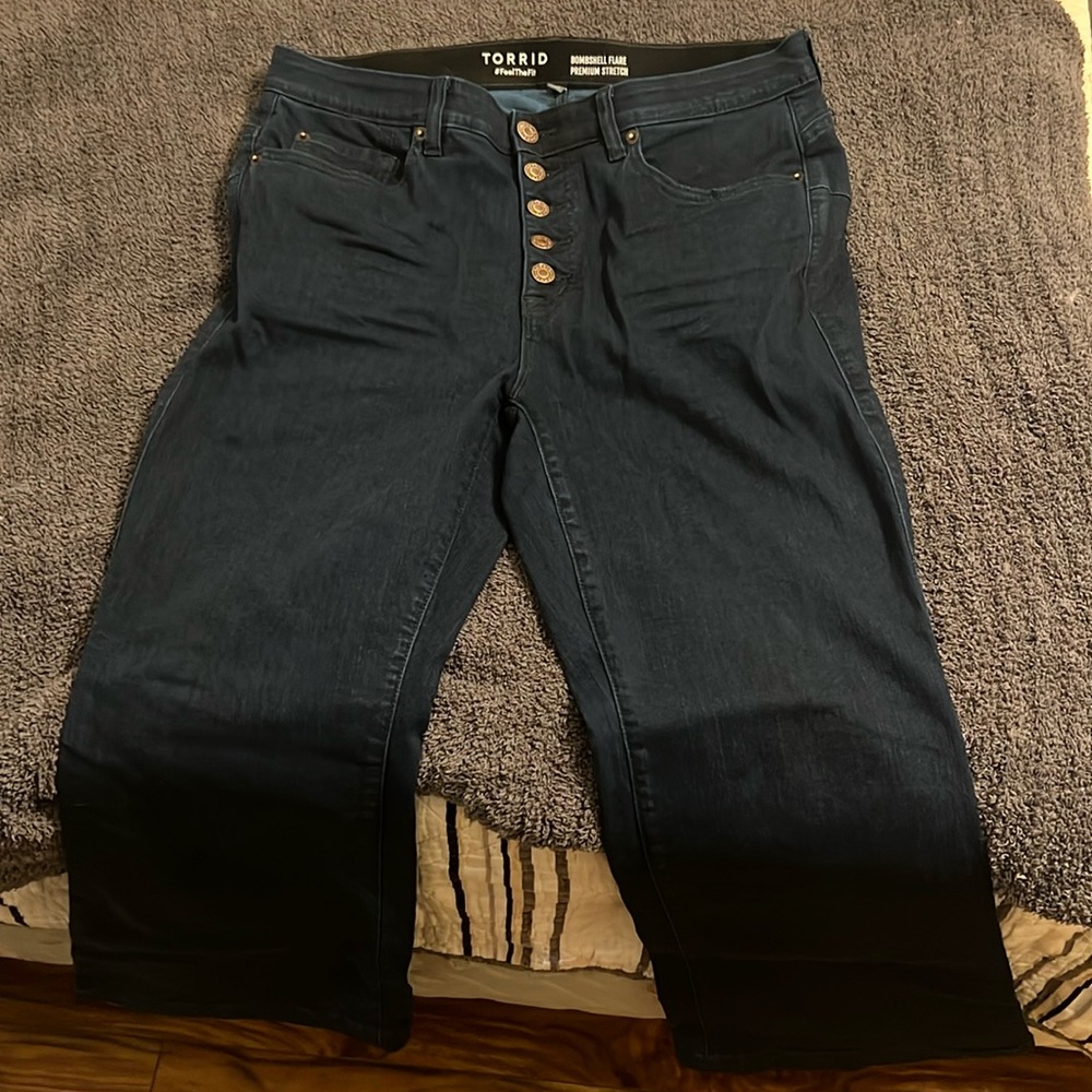 Torrid bombshell flare premium stretch jeans size 14S